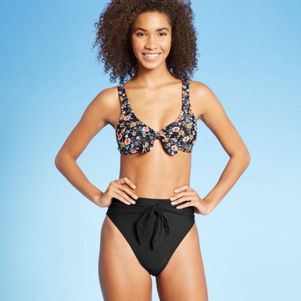 NWT Floral bikini top with bow